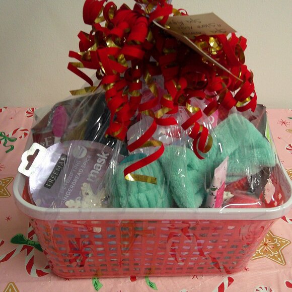 Spa Serenity Silent Night-22 Piece Christmas Holiday Self-Care Gift Basket - Picture 4 of 6